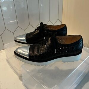Musette Laced perforated Leather shoes with silver tips Size 38 (71/2)